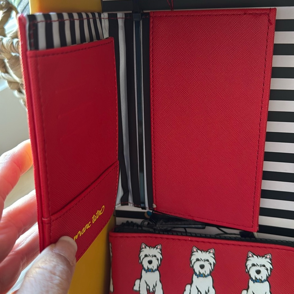 Marc Tetro cosmetic bag, luggage tag and passport holder - Picture 3 of 6
